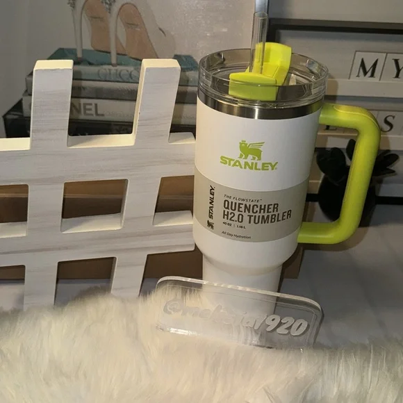 Stanley Quencher H2.O 40 Oz Electric Yellow/white BRAND NEW 💛 Target Exclusive - Picture 2 of 4
